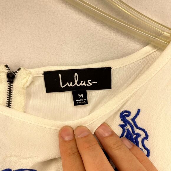 Lulus White/Royal Blue SS Embroidered Dress Ladies Size M New - Picture 3 of 11